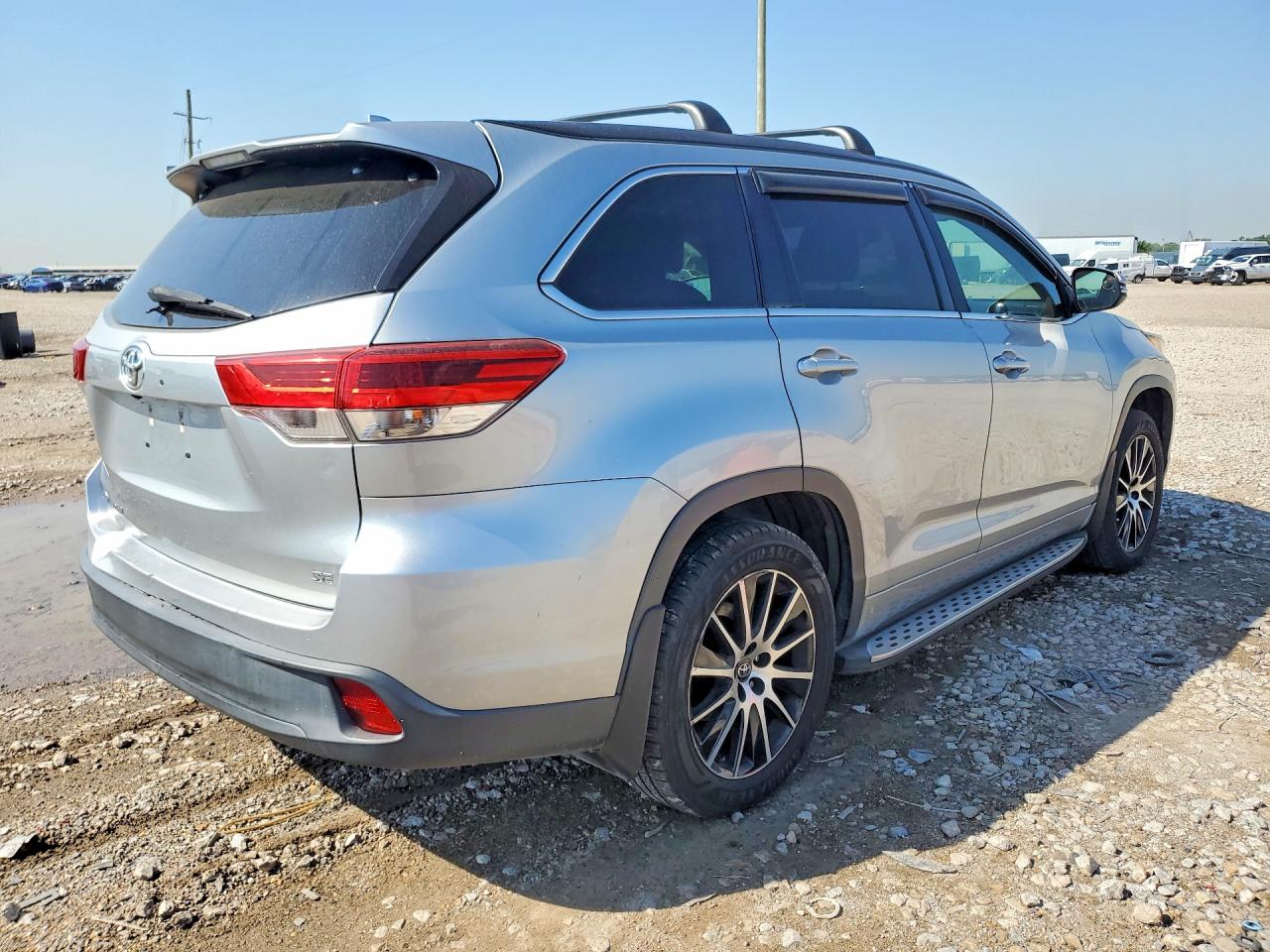 2017 Toyota Highlander VIN 5TDKZRFH4HS517701 photo 3