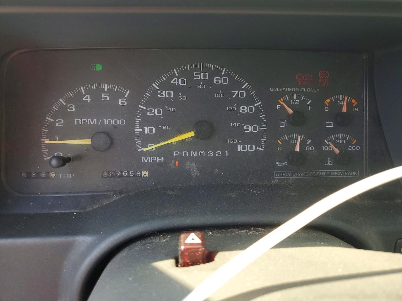 1999 Chevrolet Tahoe VIN 1GNEK13R7XJ321013 photo 9
