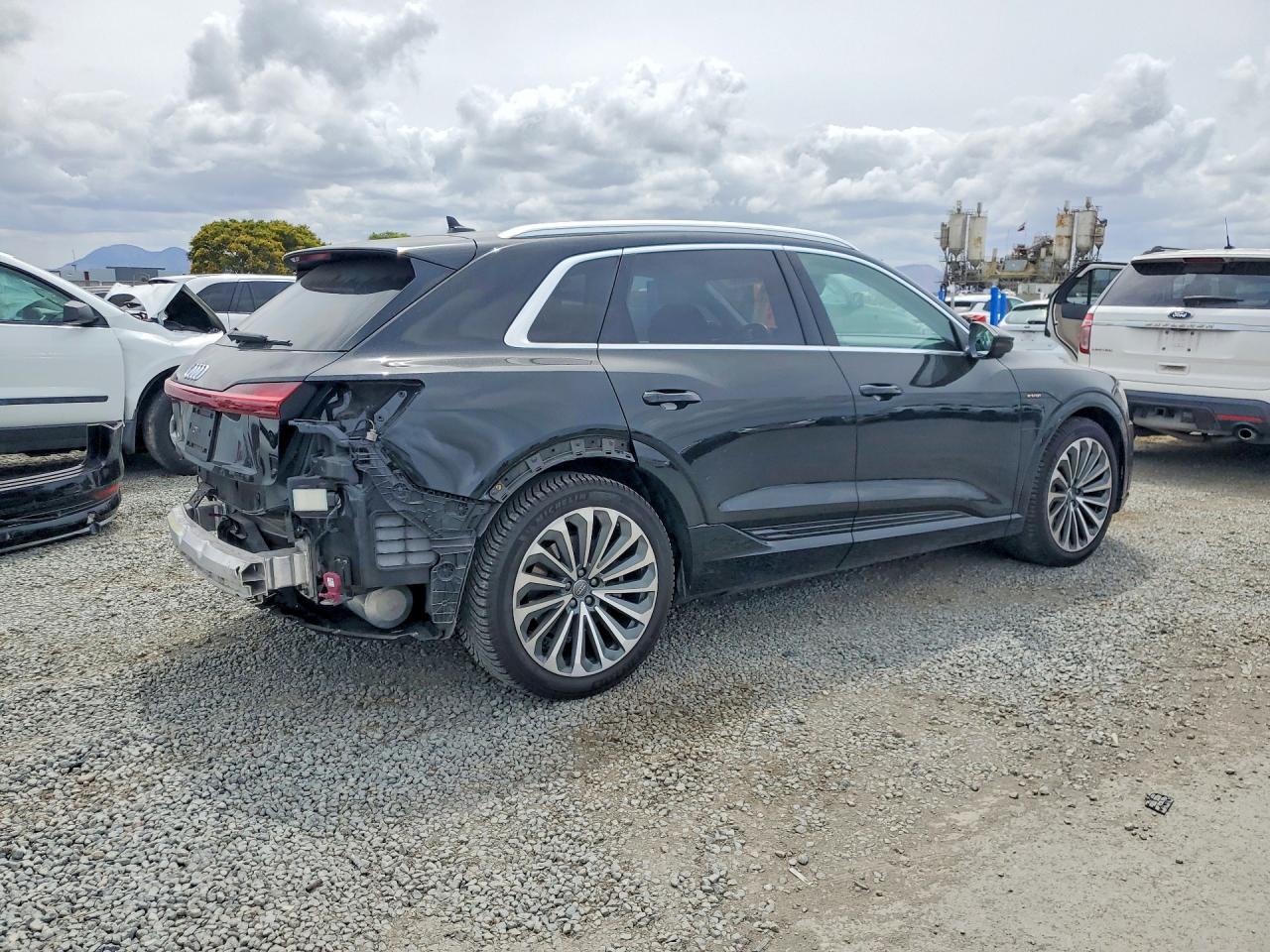 2019 AUDI E-tron VIN WA1VABGE2KB008490 photo 3