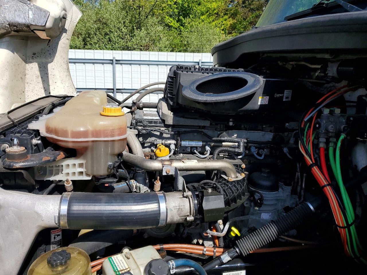 2019 FREIGHTLINER All other VIN 3AKJHHDR5KSKF9887 photo 7