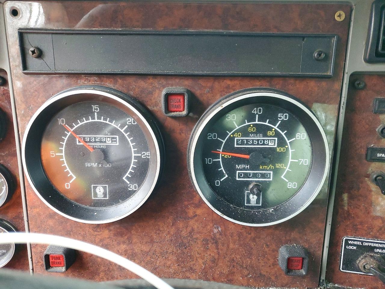 2010 KENWORTH All other VIN 2NKHHN7X1AM262172 photo 8