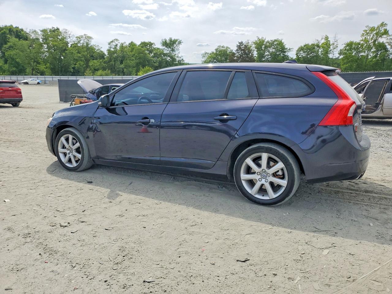 2017 Volvo V60 VIN YV140MEJ3H1345422 photo 2
