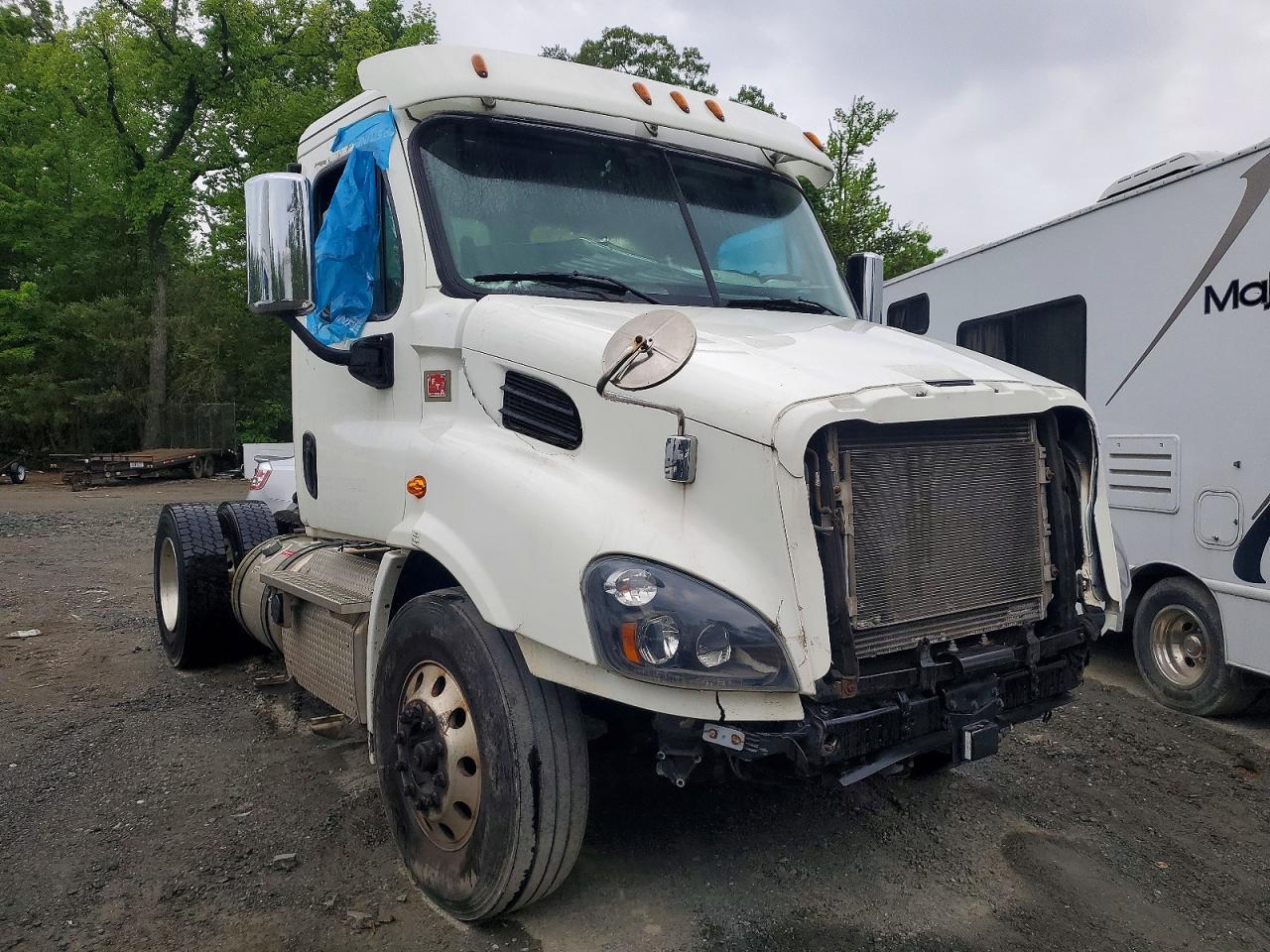 2018 FREIGHTLINER All other VIN 3AKBGADV1JDJU2441 photo 1