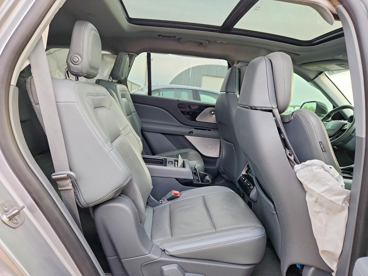 2020 Lincoln Aviator VIN 5LM5J7XC5LGL00567 photo 11