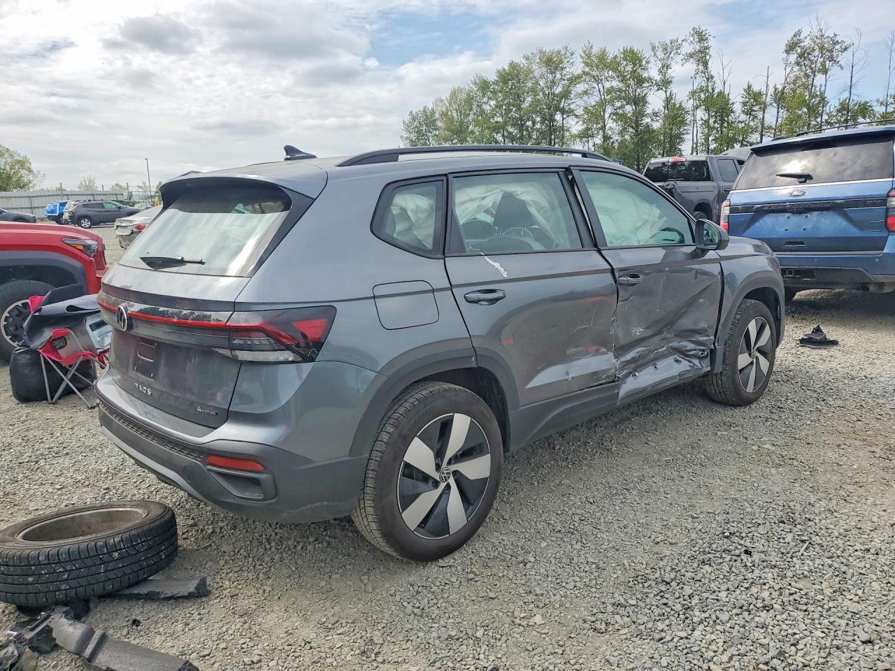 2025 Volkswagen All other VIN 3VV8C7B24SM087212 photo 3