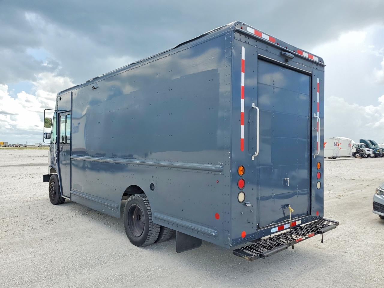 2020 FREIGHTLINER All other VIN 4UZAC2EA3LCMK0231 photo 2