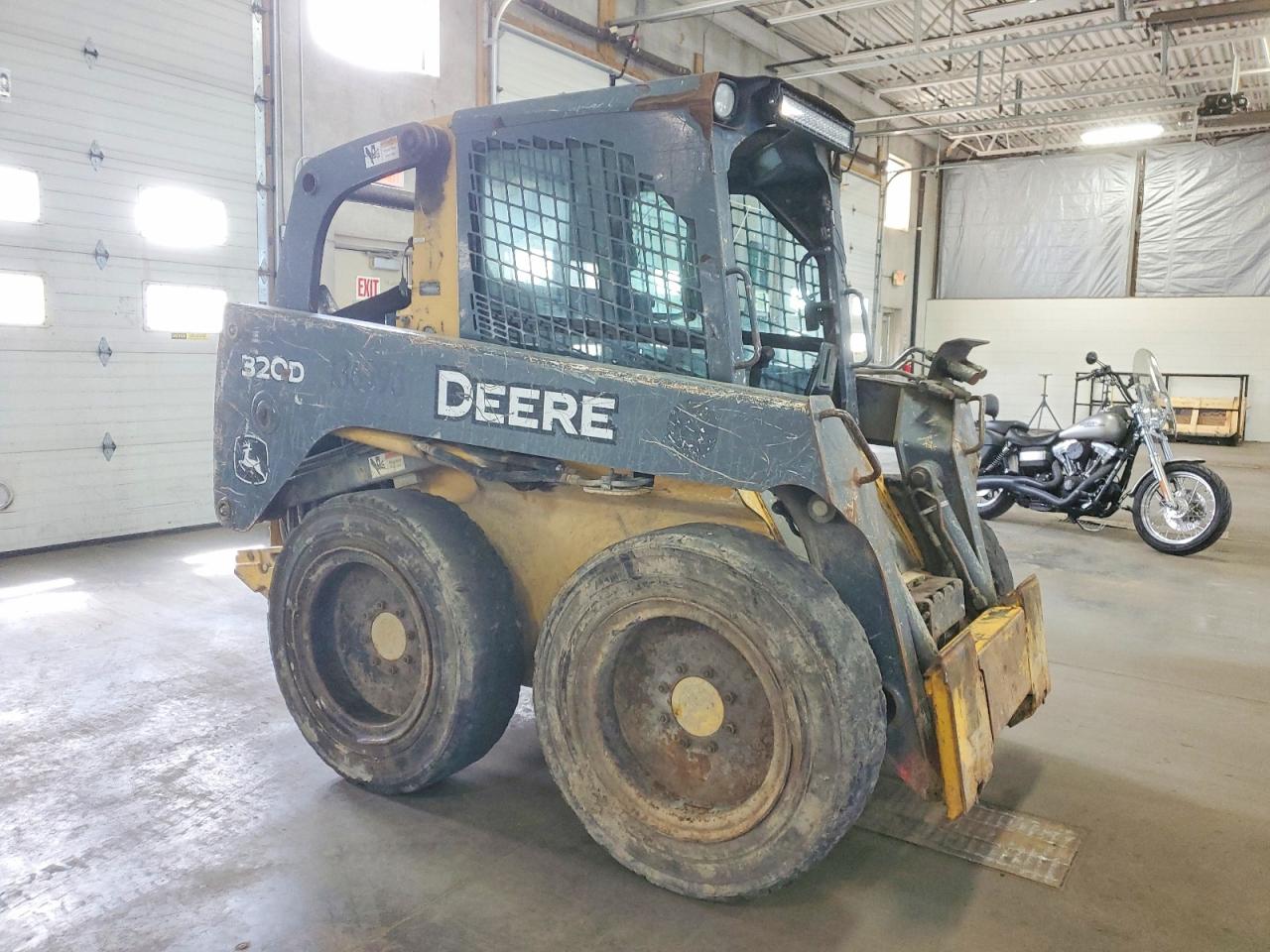 2013 JOHN 320 VIN 1T0320DEHDG242028 photo 1