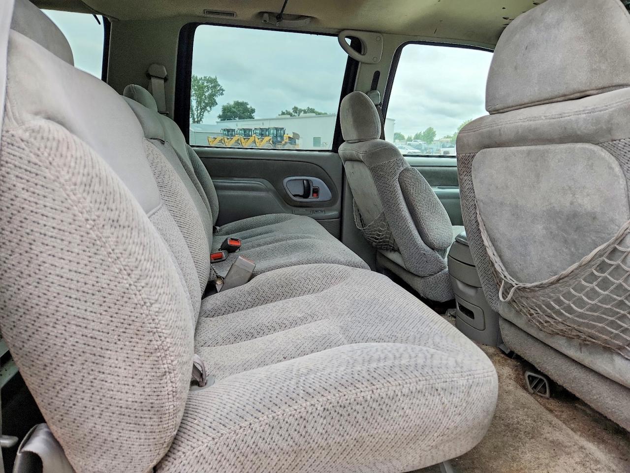 1996 CHEV Suburban VIN 3GNFK16R9TG123741 photo 11