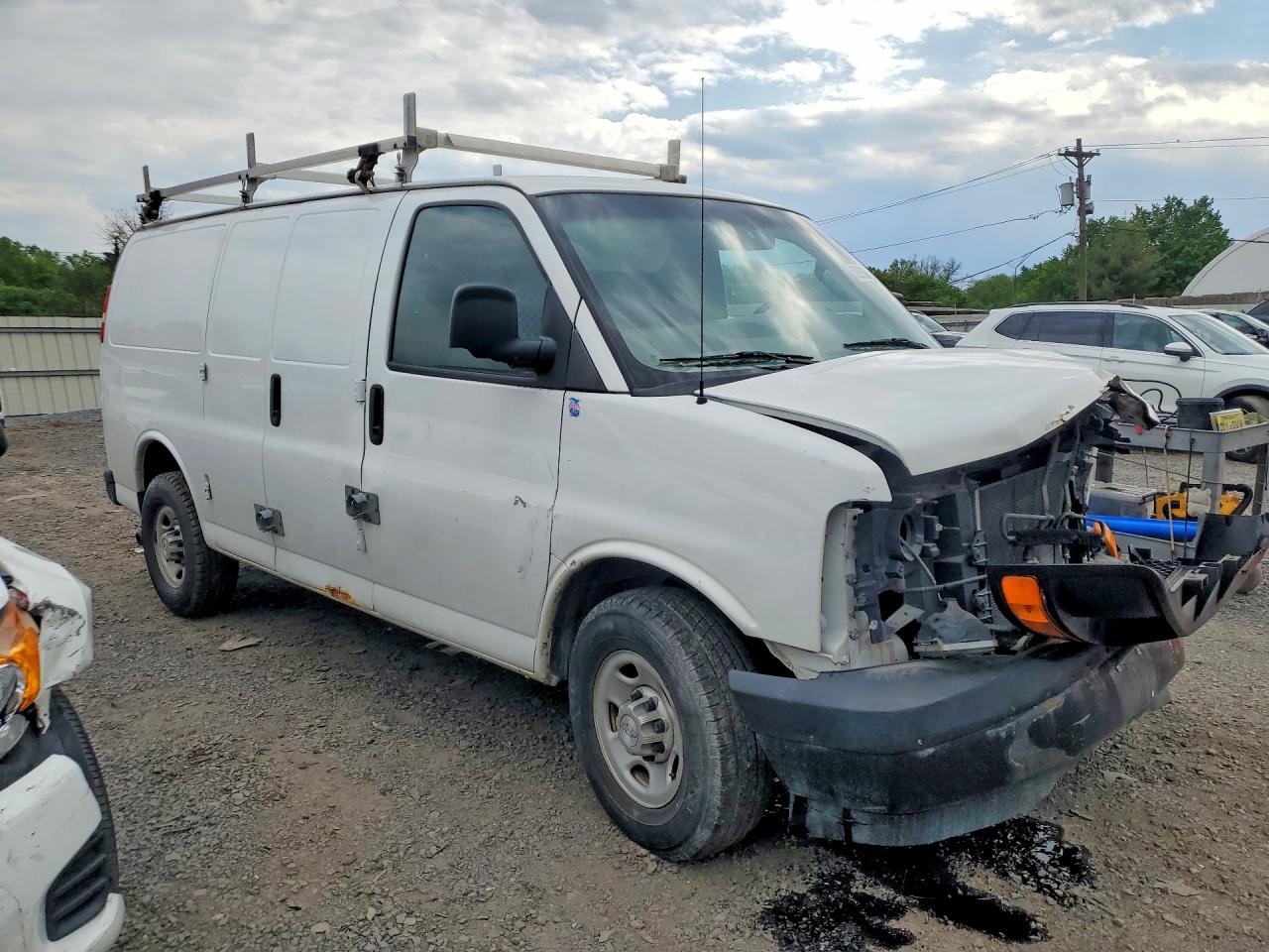 2017 CHEV Express VIN 1GCWGAFF8H1149723 photo 4
