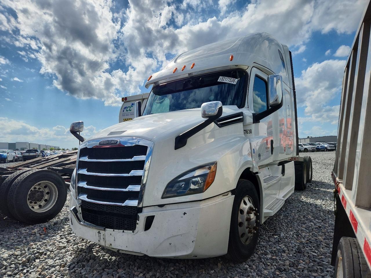2019 FREIGHTLINER All other VIN 3AKJHHDV0KSKF7638 photo 2
