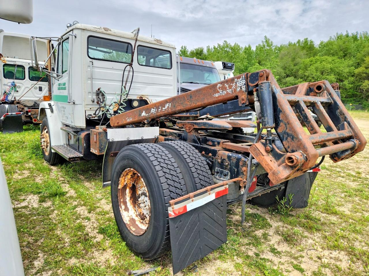 2001 FREIGHTLINER All other VIN 1FUBBXBS71HH23773 photo 3