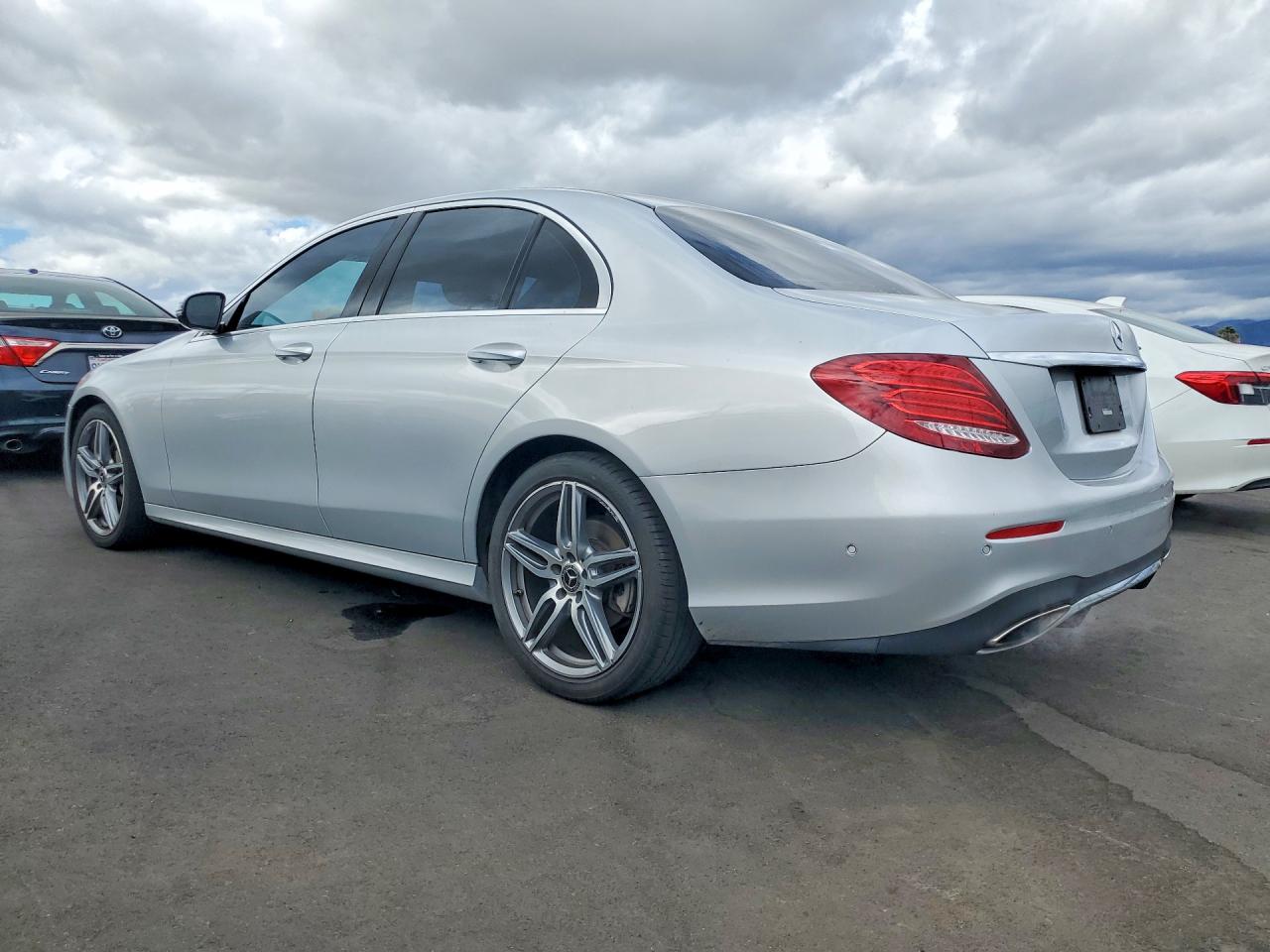 2018 Mercedes-Benz E-class VIN WDDZF4JB7JA431563 photo 2