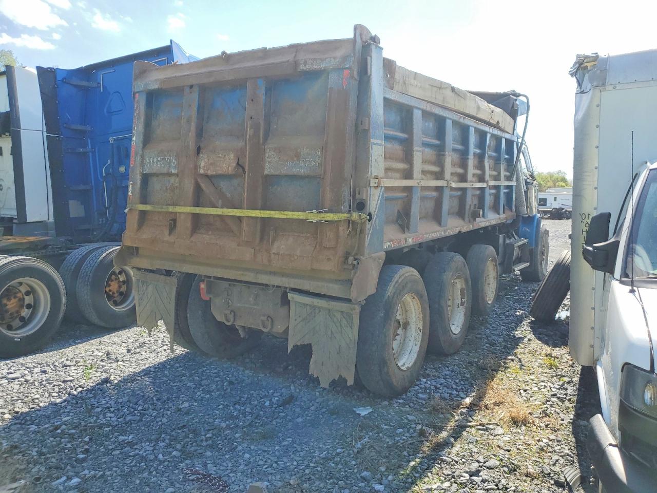 1999 FREIGHTLINER All other VIN 1FV4FXYB6XLA17481 photo 4
