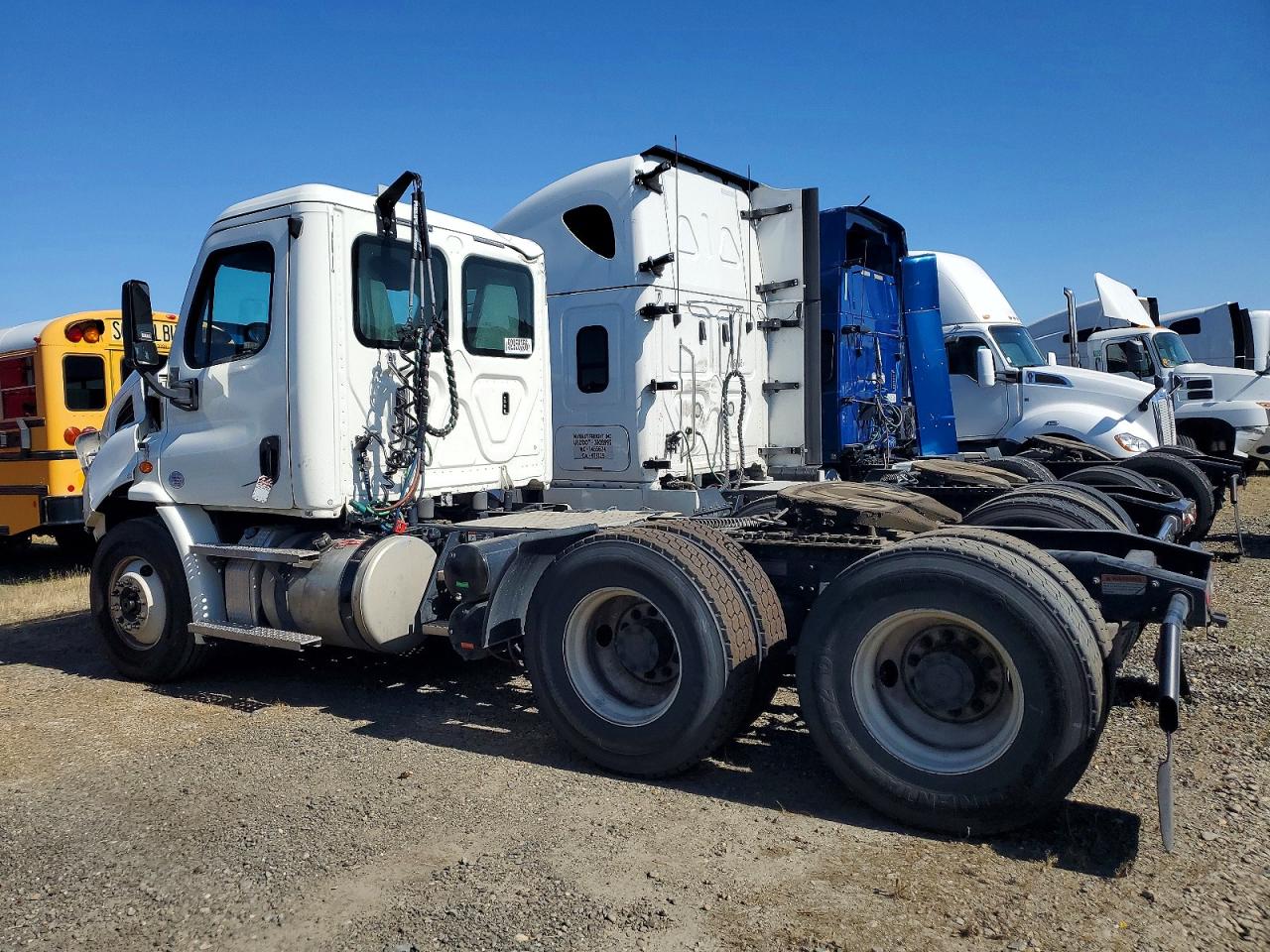 2020 FREIGHTLINER All other VIN 3AKJGBDV7LDMC7953 photo 3
