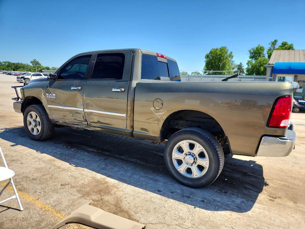 2015 Ram 2500 VIN 3C6UR5DLXFG539052 photo 2