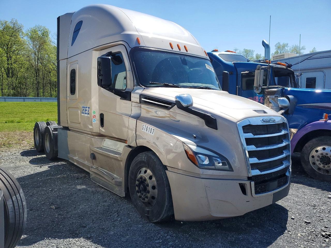 2019 FREIGLINER All other VIN 3AKJHHDR8KSGC6008 photo 1