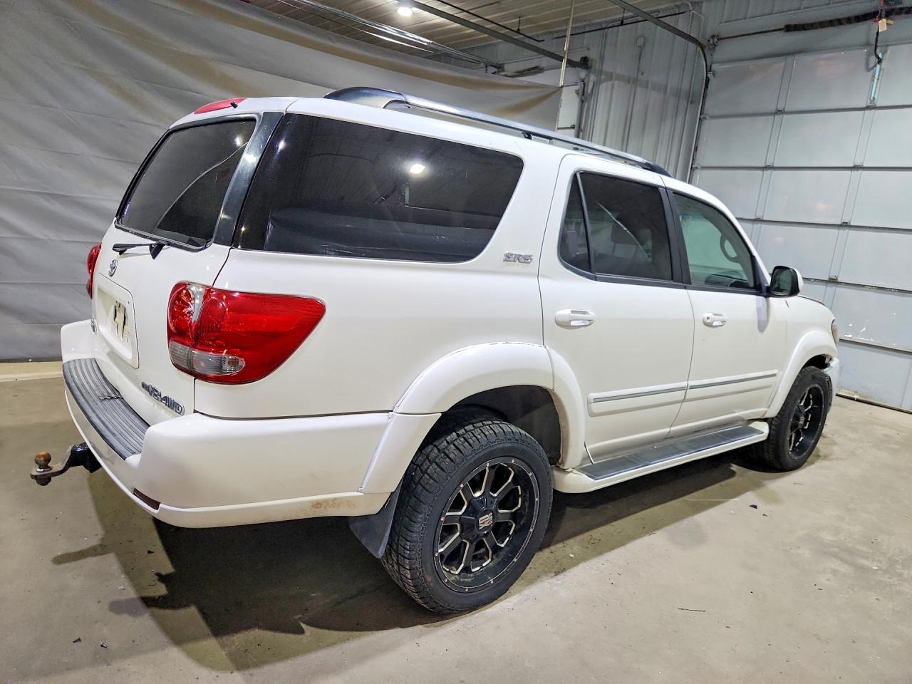 2005 Toyota Sequoia VIN 5TDBT44A55S256973 photo 3