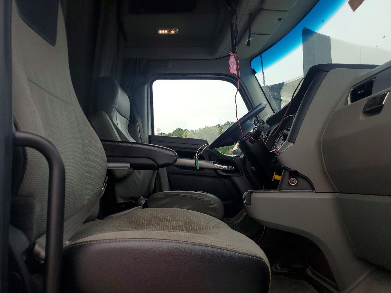2020 KENWORTH All other VIN 1XKYDP9X4LJ311157 photo 5