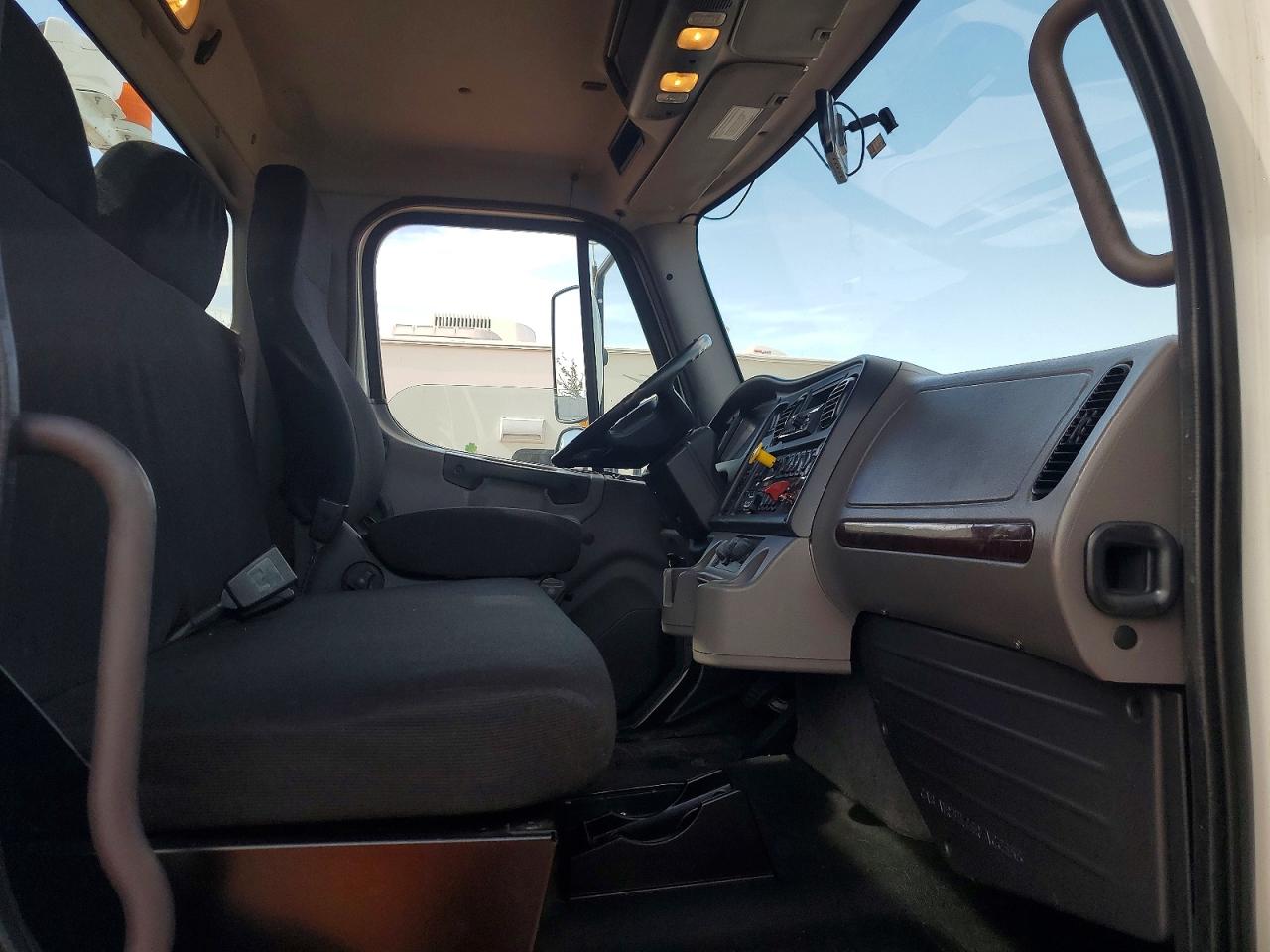 2020 FREIGHTLINER All other VIN 1FVDCWFC9LHLL0470 photo 5