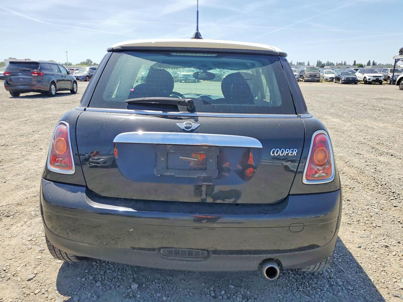 2010 MINI Cooper VIN WMWMF3C53ATZ65232 photo 6