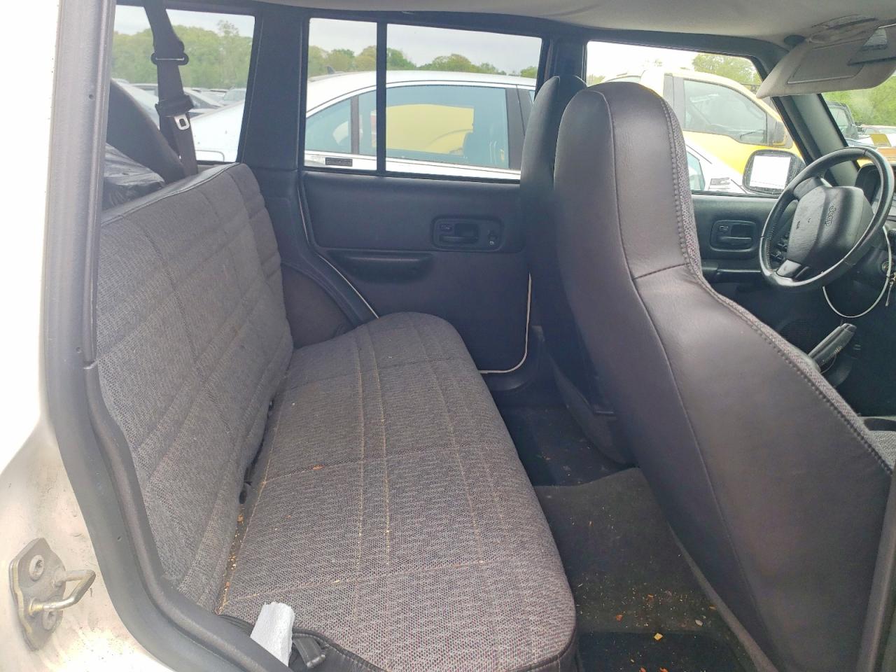 2001 Jeep Cherokee VIN 1J4FF48S11L570718 photo 11