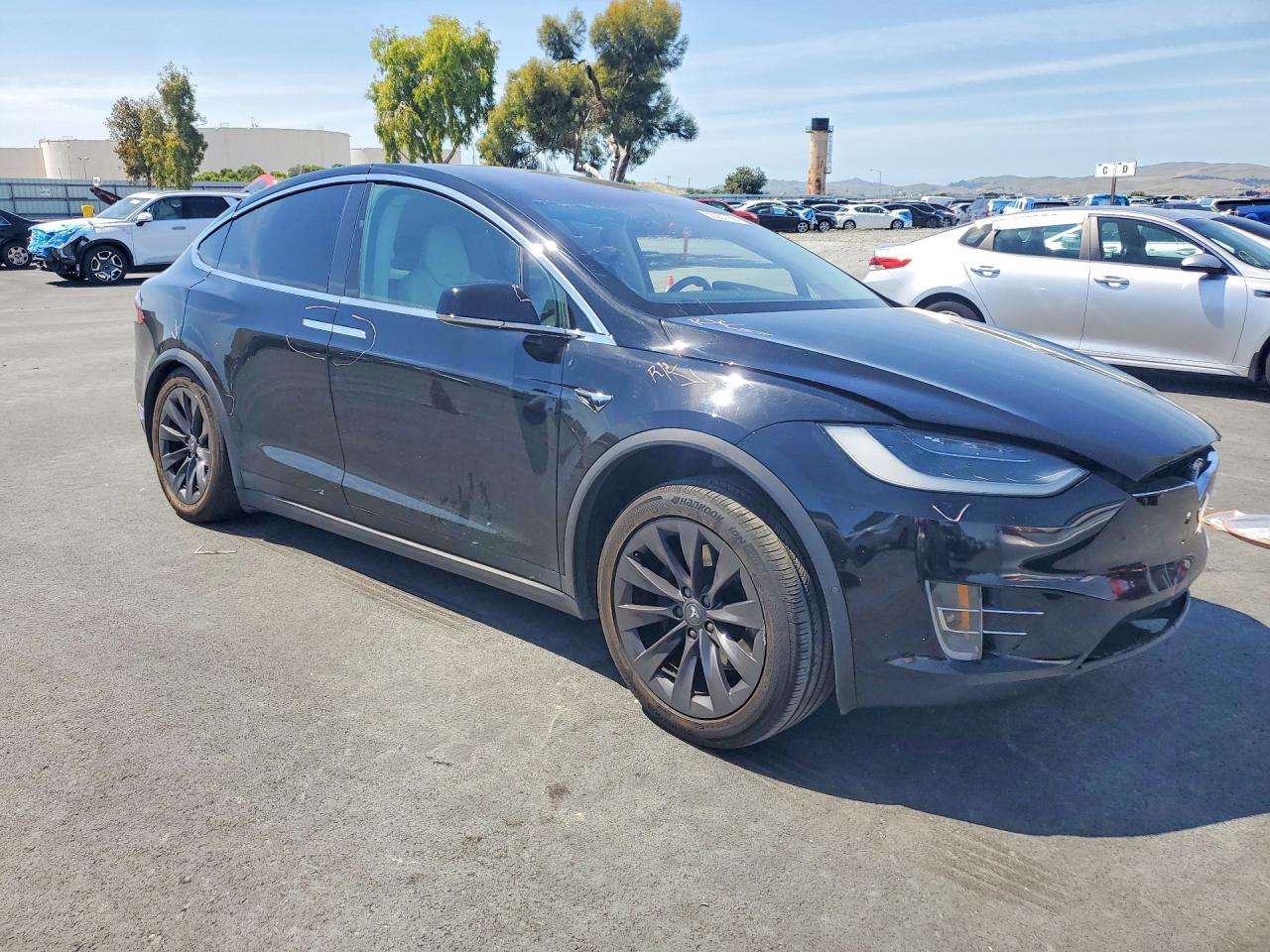 2019 Tesla Model x VIN 5YJXCBE23KF160549 photo 4