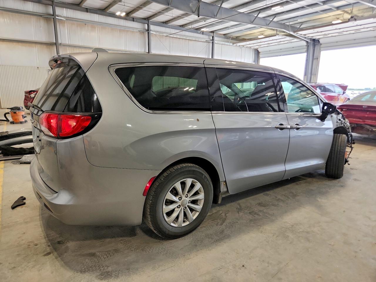 2017 Chrysler Pacifica VIN 2C4RC1DG5HR508137 photo 3