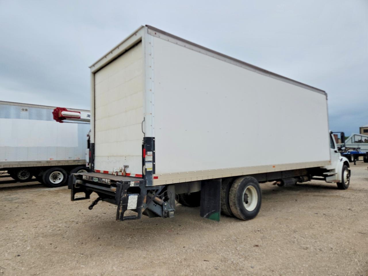 2016 FREIGHTLINER All other VIN 1FVACWDT9GHGY5475 photo 4