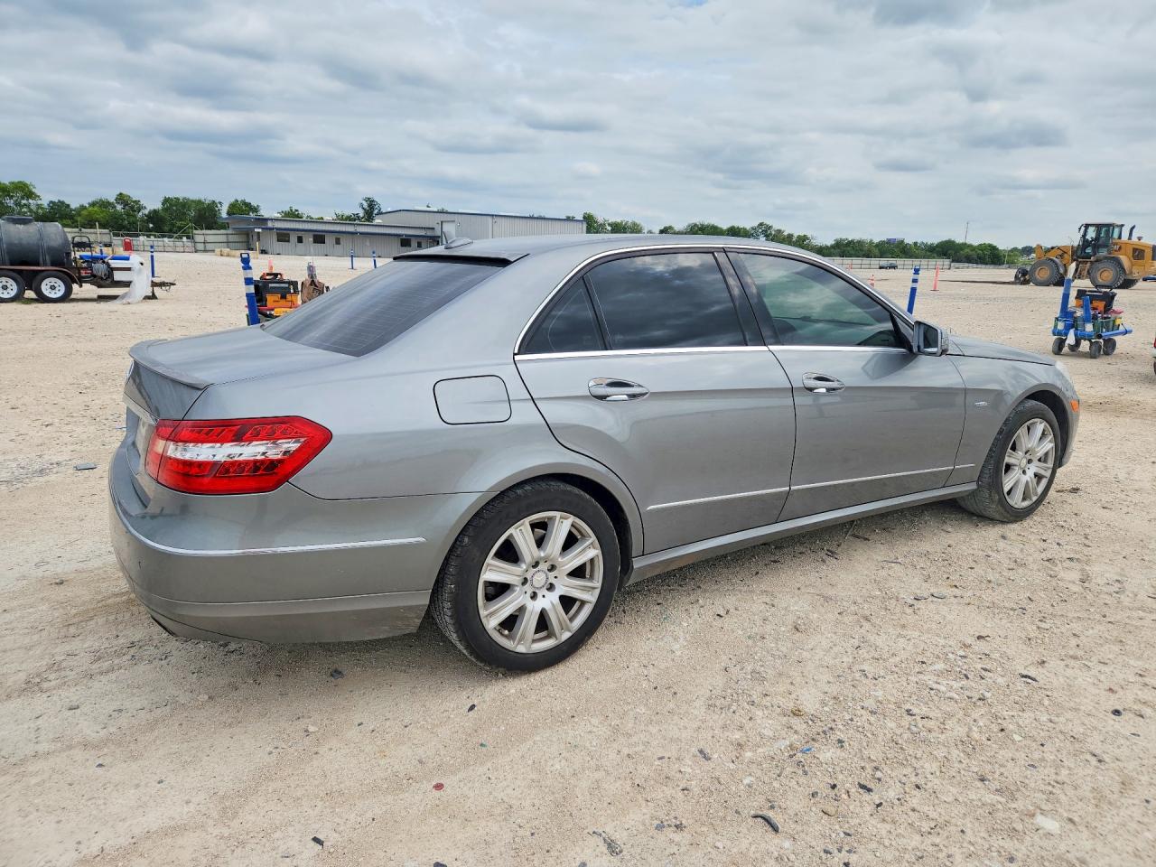 2012 Mercedes-Benz E-class VIN WDDHF5KB1CA588699 photo 3