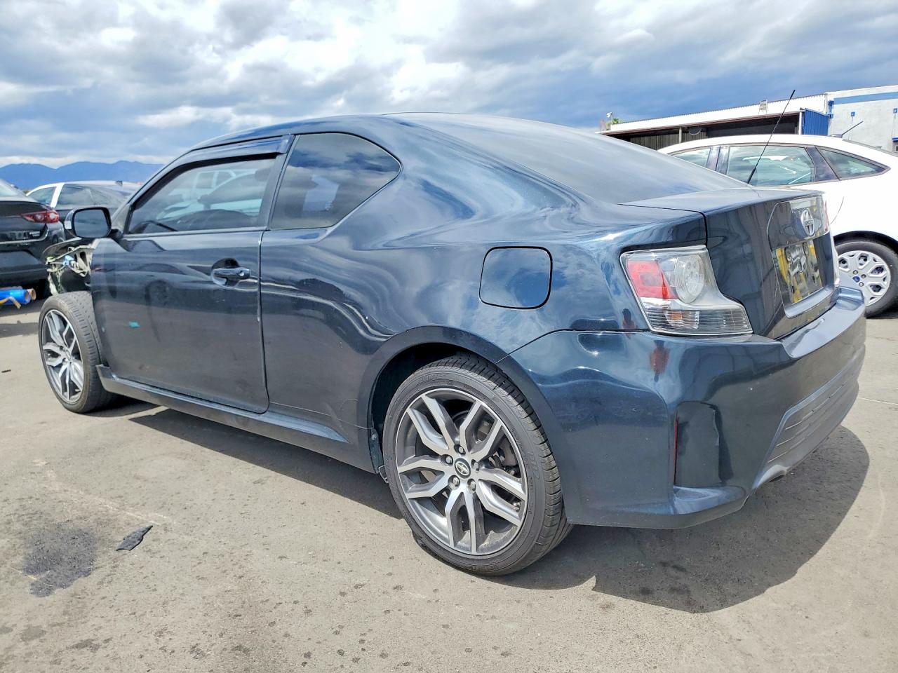 2015 Scion Tc VIN JTKJF5C73FJ004824 photo 2