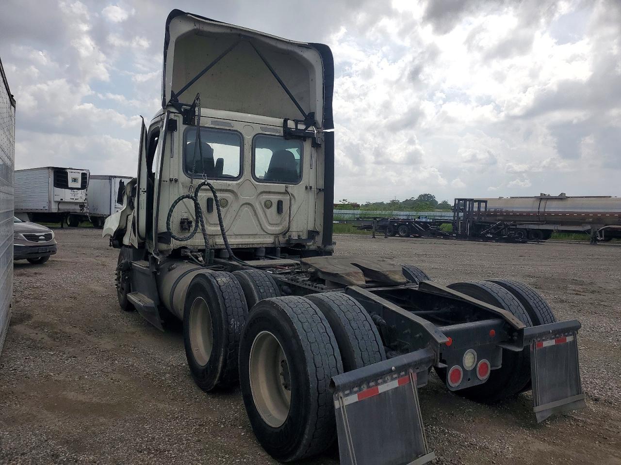 2019 FREIGHTLINER All models VIN 3AKJHLDV1KSKA4983 photo 3