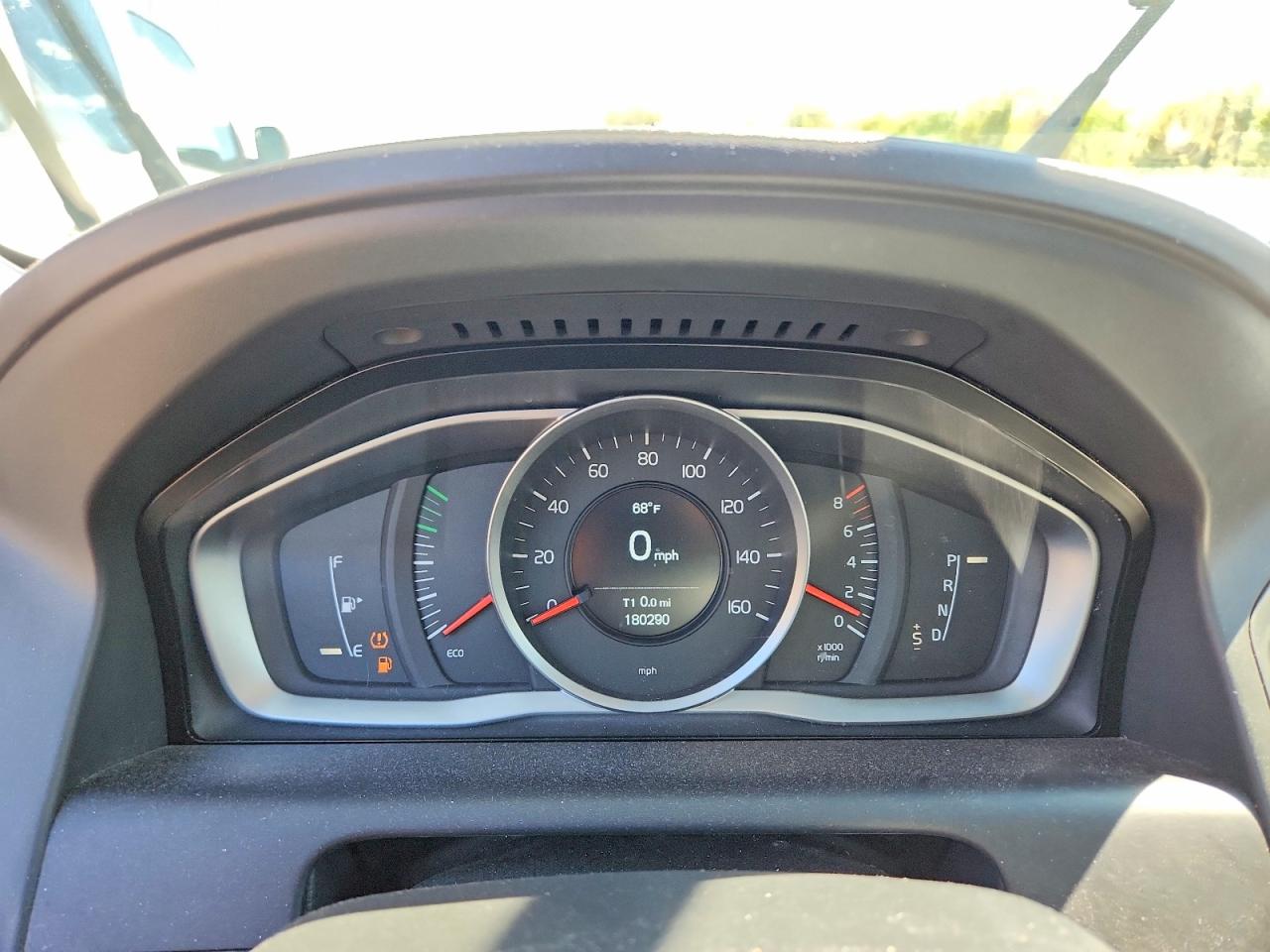 2017 VOLV Xc60 VIN YV440MDJ9H2087521 photo 9