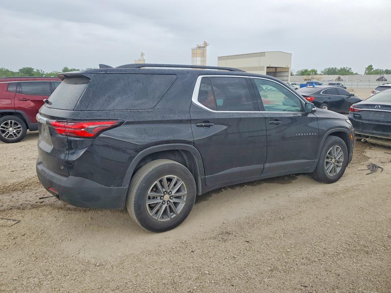 2022 Chevrolet Traverse VIN 1GNERGKW7NJ163808 photo 3