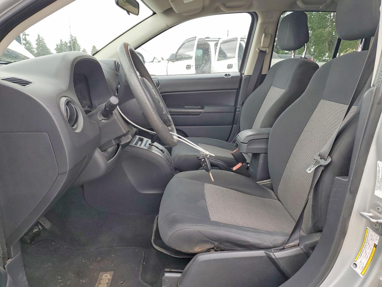 2011 Jeep Compass VIN 1J4NT1FA4BD215762 photo 7