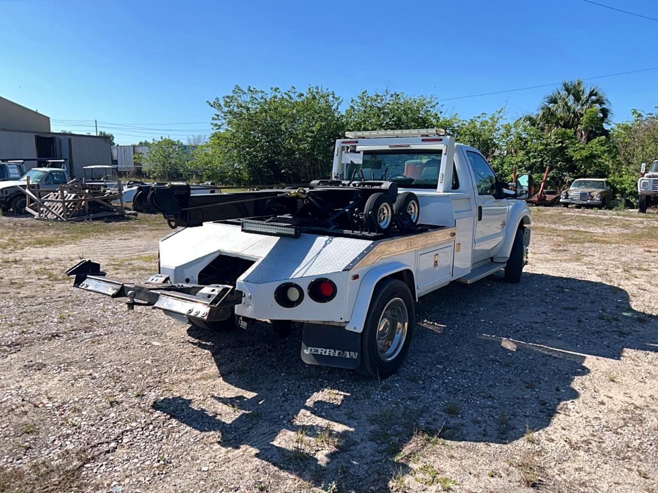 2011 Ford F550 VIN 1FDUF5GT9BEA80204 photo 4