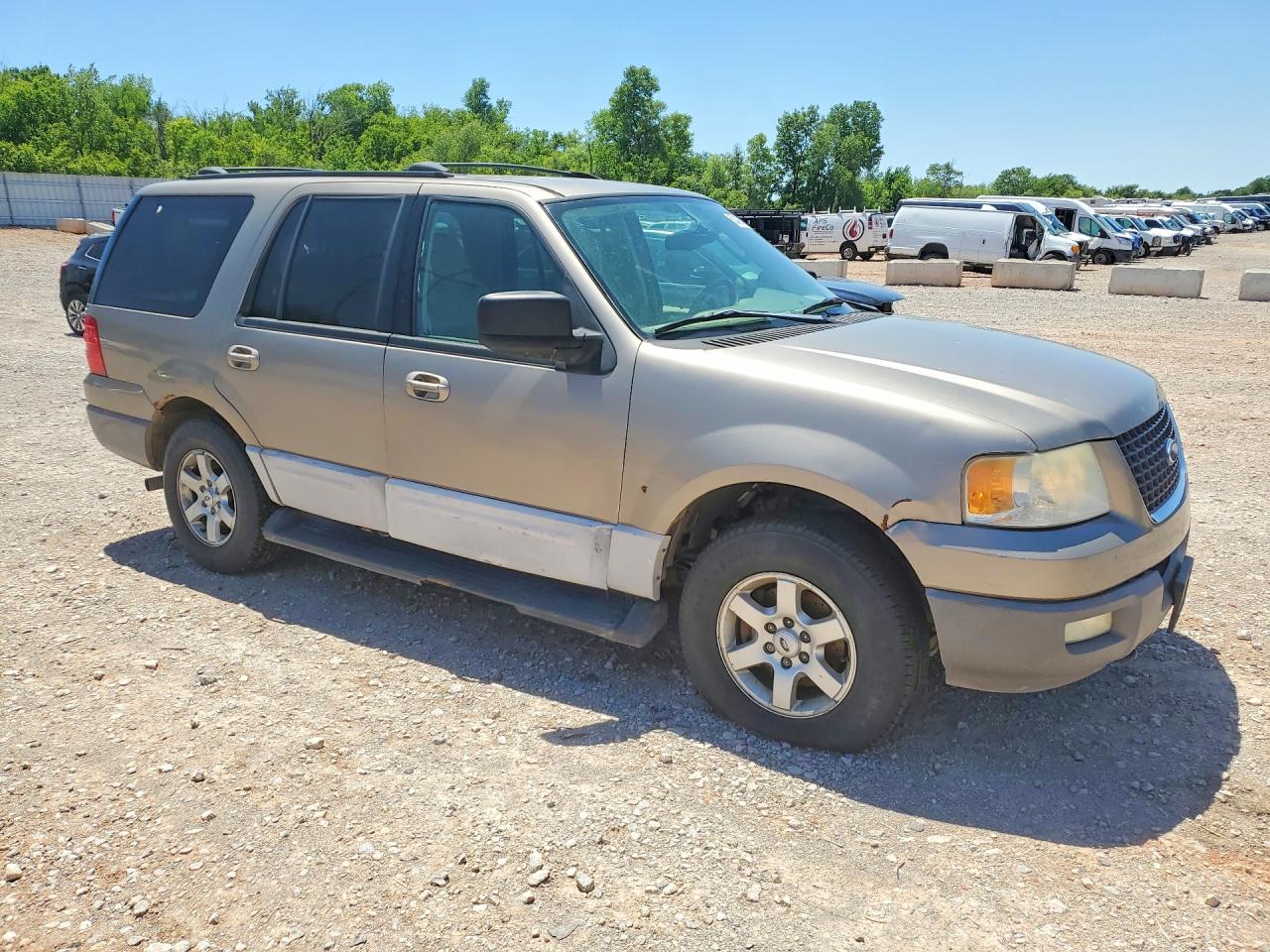 2003 Ford Expedition VIN 1FMPU16L83LC09477 photo 4