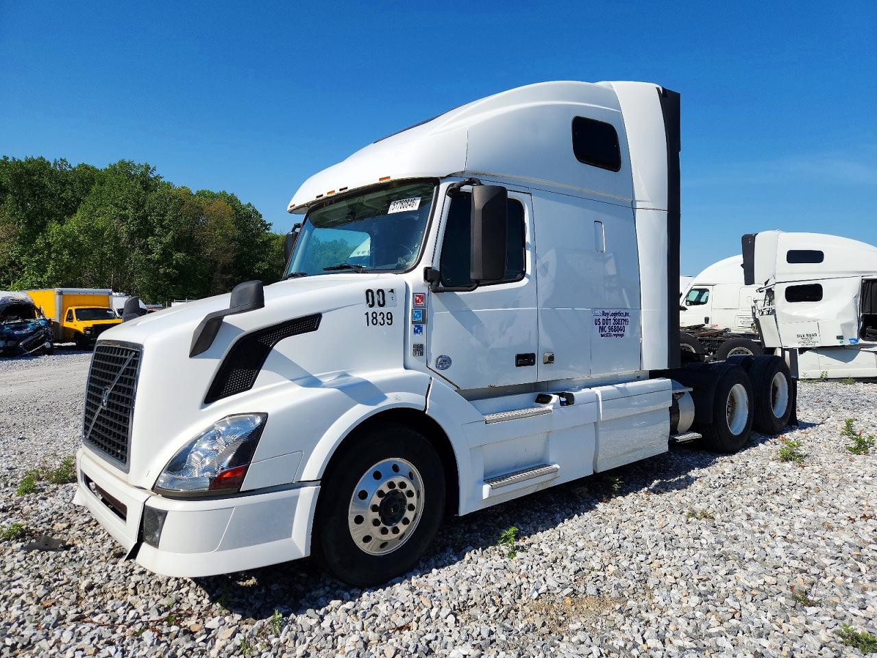 2014 Volvo Vn VIN 4V4NC9EH2EN170696 photo 2