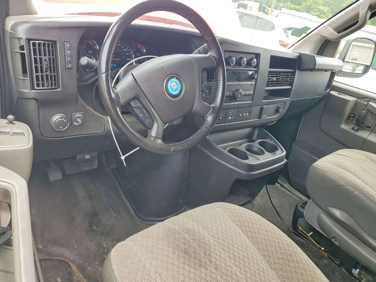 2023 Chevrolet Express VIN 1GCWGAFP9P1253127 photo 8
