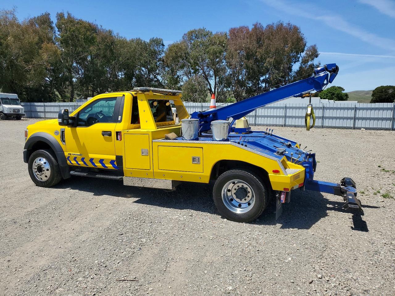 2020 Ford F550 VIN 1FDUF5GT8LDA08286 photo 2