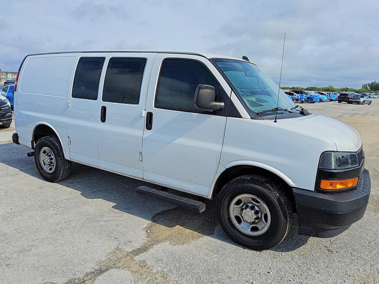 2022 CHEV Express VIN 1GCWGAFP3N1241729 photo 4
