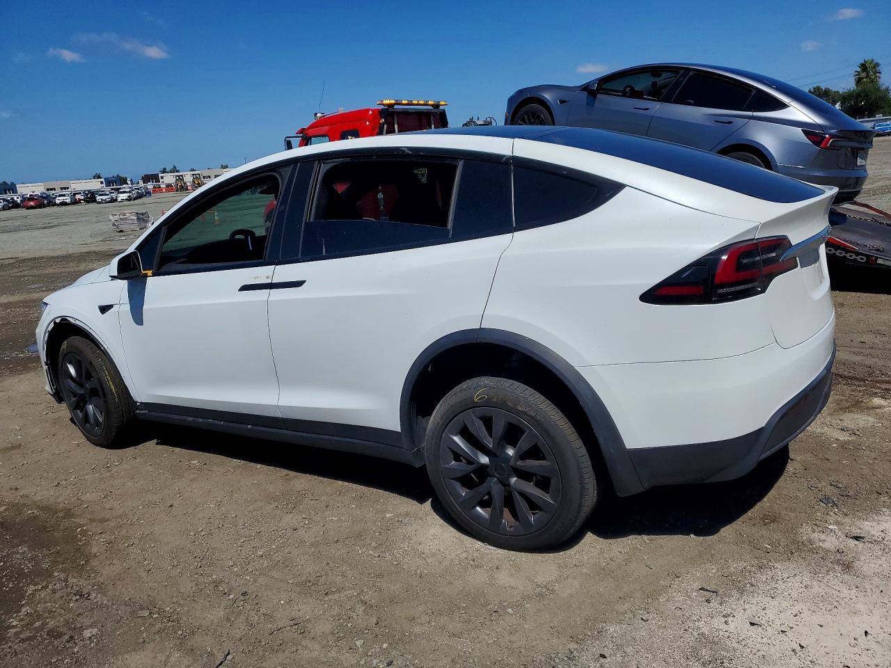 2023 Tesla Model x VIN 7SAXCBE56PF385780 photo 2
