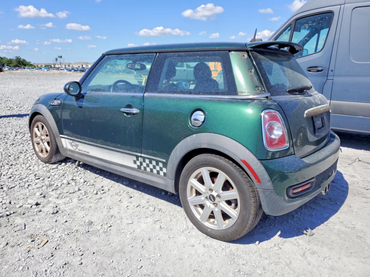 2013 MINI Cooper VIN WMWSV3C5XDT395289 photo 2