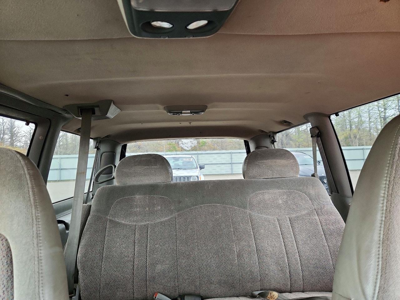 1998 CHEV Astro VIN 1GNDM19W6WB186327 photo 10