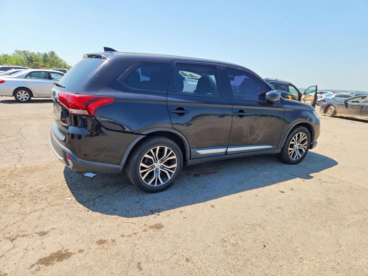 2017 Mitsubishi Outlander VIN JA4AD2A35HZ068227 photo 3