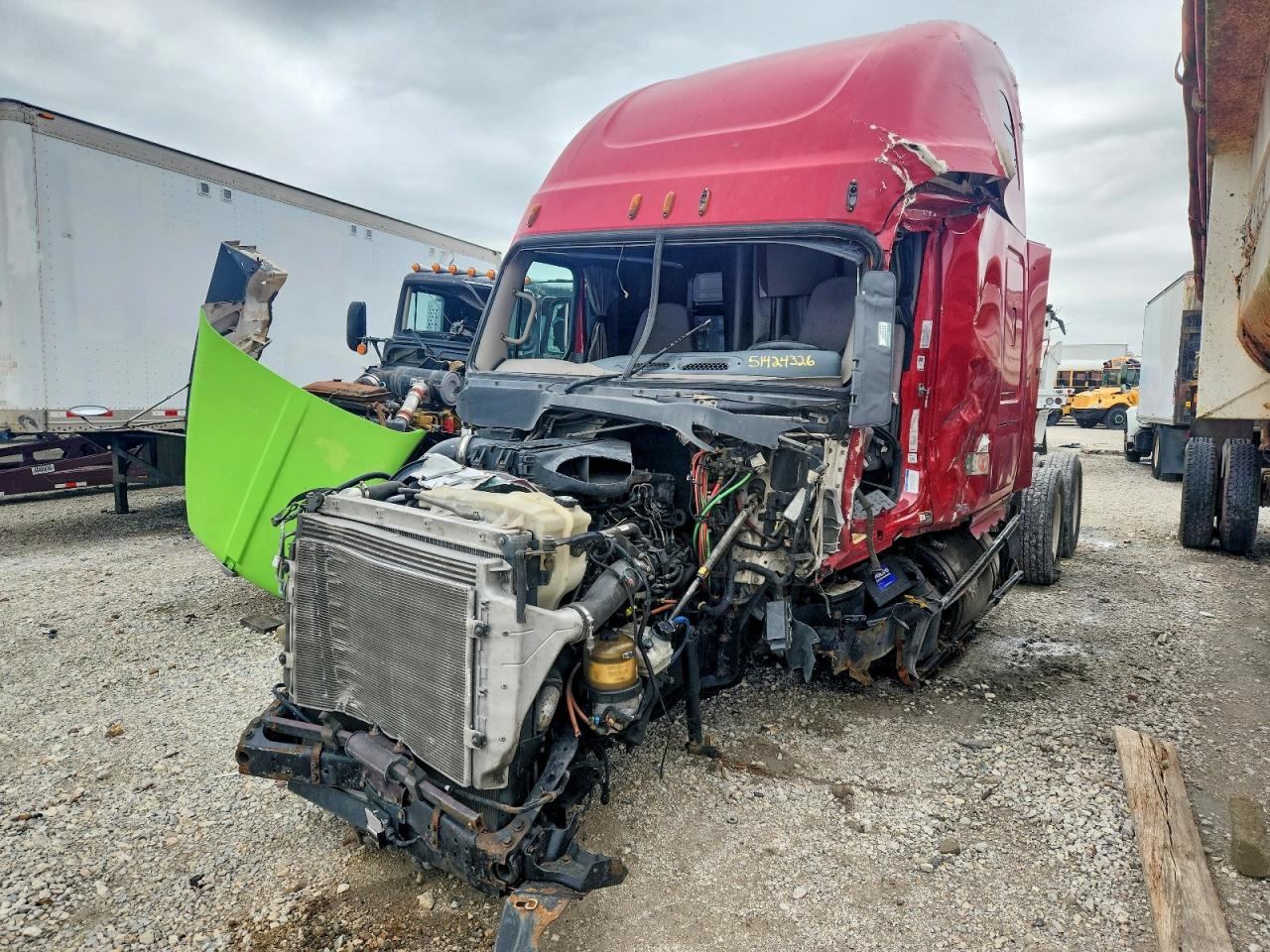 2018 FREIGHTLINER All other VIN 3AKJGLDR6JSHM6155 photo 2