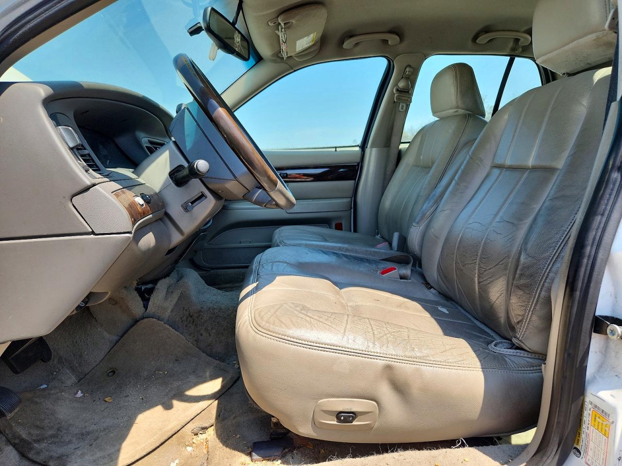 2010 Mercury Grmarquis VIN 2MEBM7FV9AX639245 photo 7