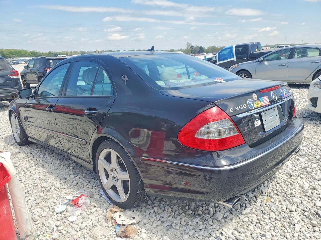 2009 Mercedes-Benz E-class VIN WDBUF87X09B388042 photo 2