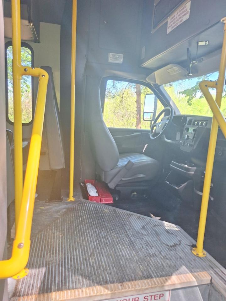 2009 Chevrolet Express VIN 1GBJG31K891112686 photo 5