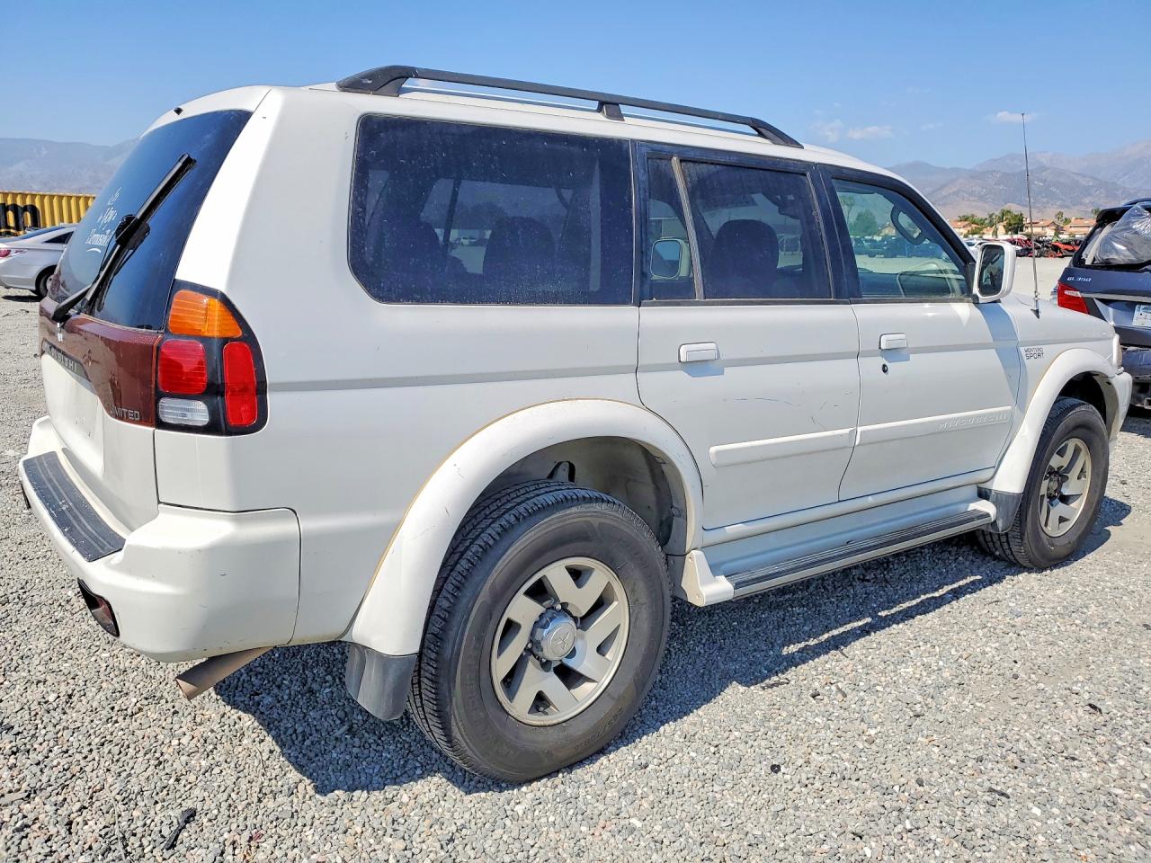 2003 Mitsubishi Montero VIN JA4LS41R23J012428 photo 3
