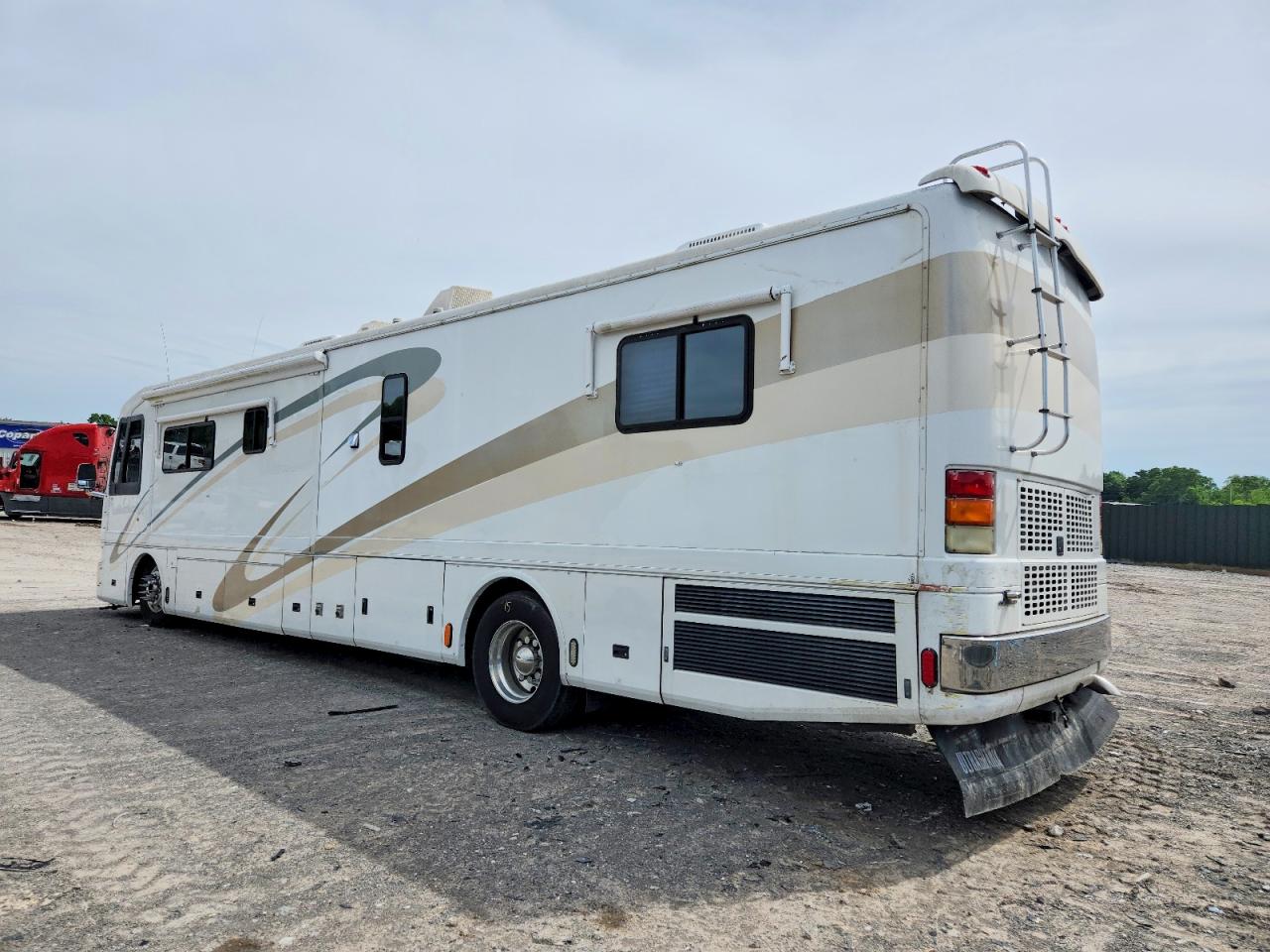 2000 SPARTAN Diamond VIN 4VZBN2499YC034378 photo 3